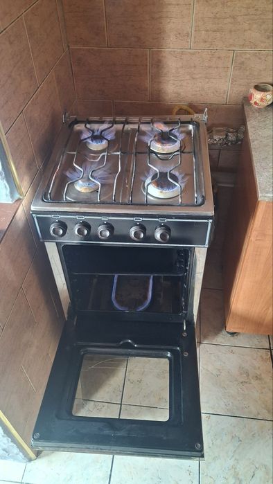 Срочно продаётся газ плита Б