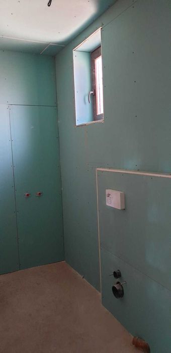 Масивна тухлена къща