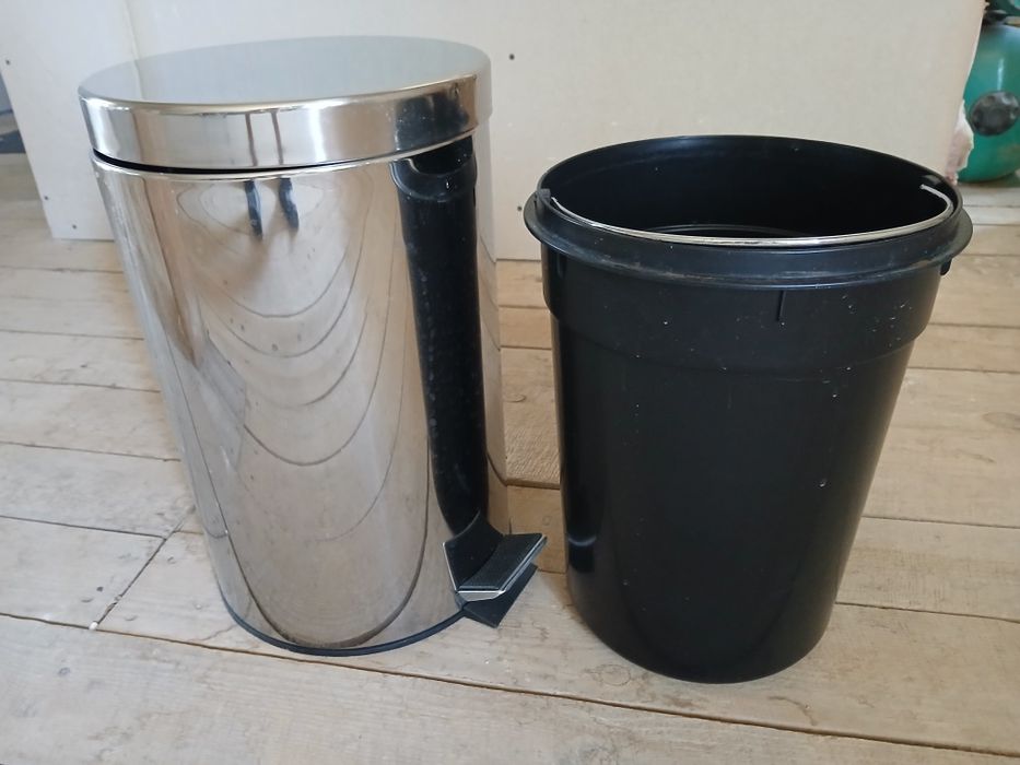 Мусорные ведра с педалью