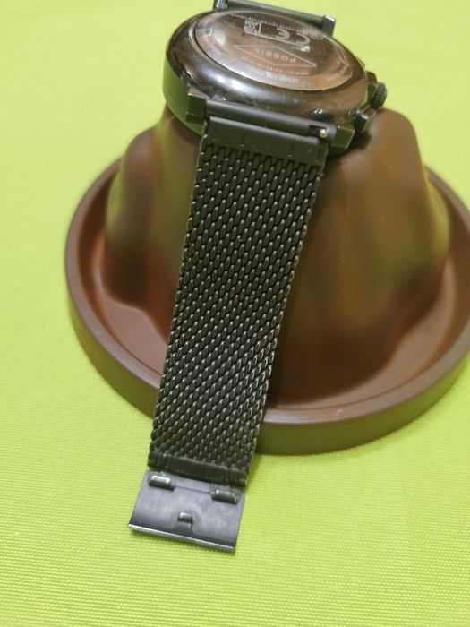 Продавам смарт часовник FOSSIL