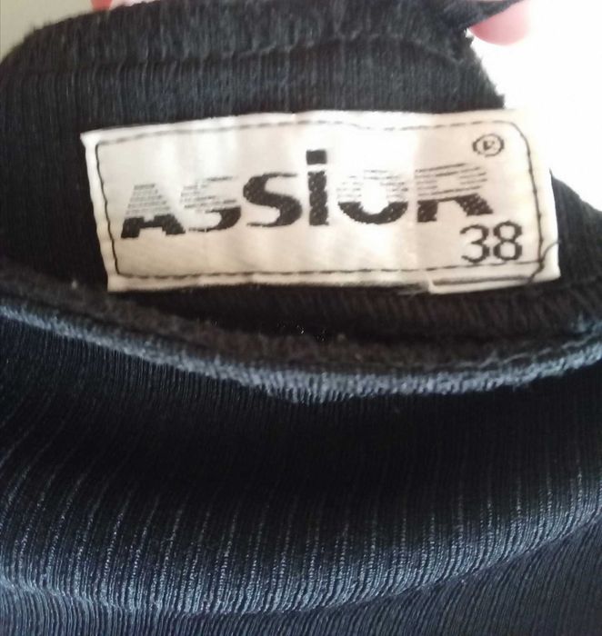 Сребриста официална рокля над коляното и черна рокля по тялото