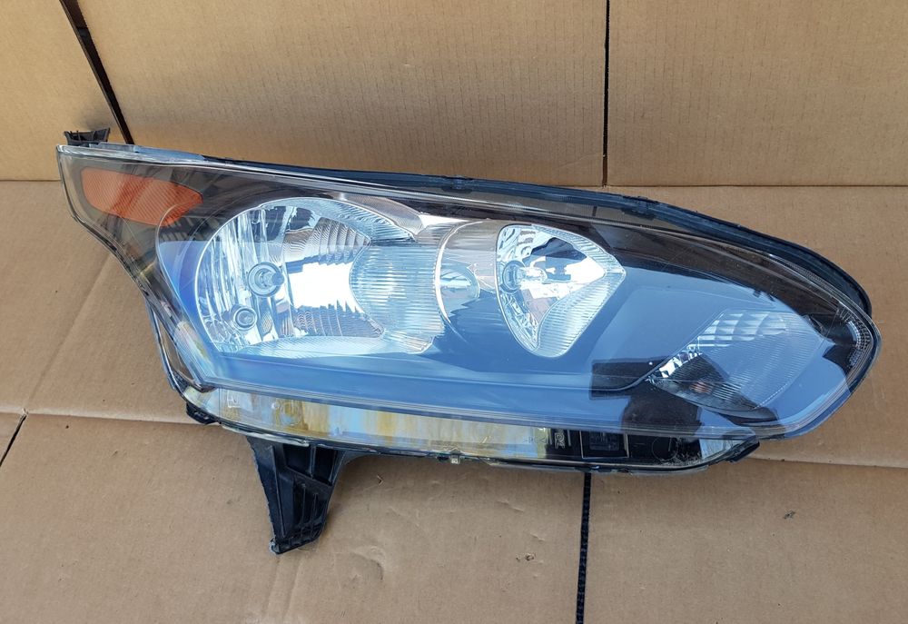 Far Ford Transit Connect dreapta dupa 2014 Cod: FT11-13W029DB