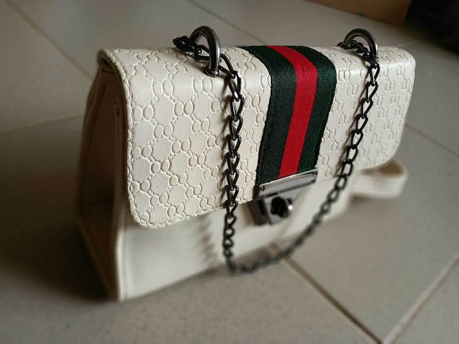 Чантичка Gucci използвана