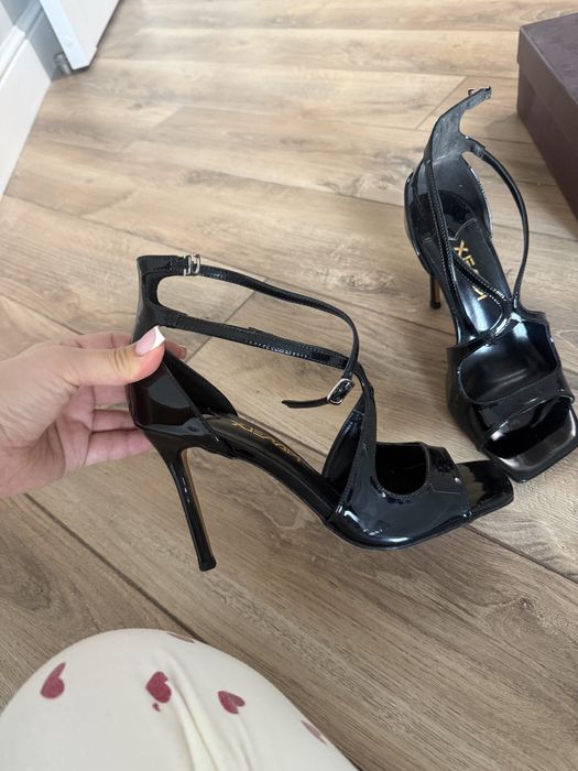 Продам шикарные босоножки