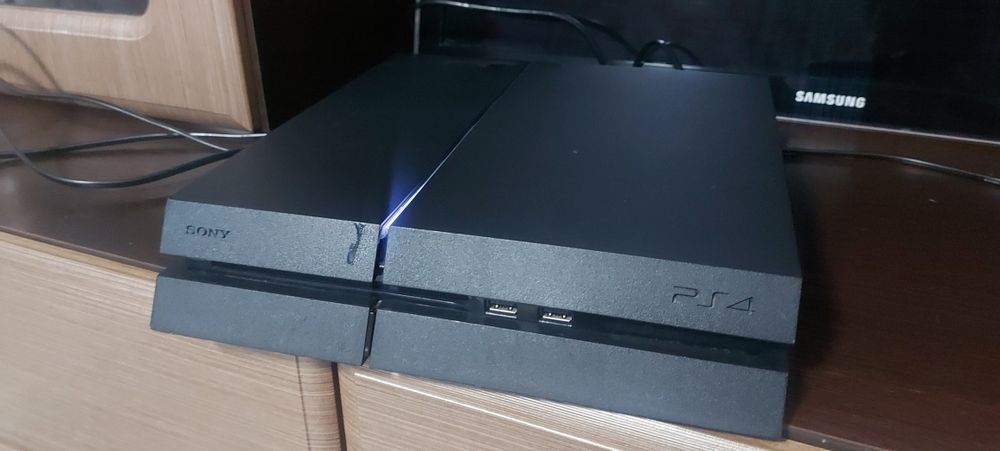 Продам пс4 в рабочем состоянии