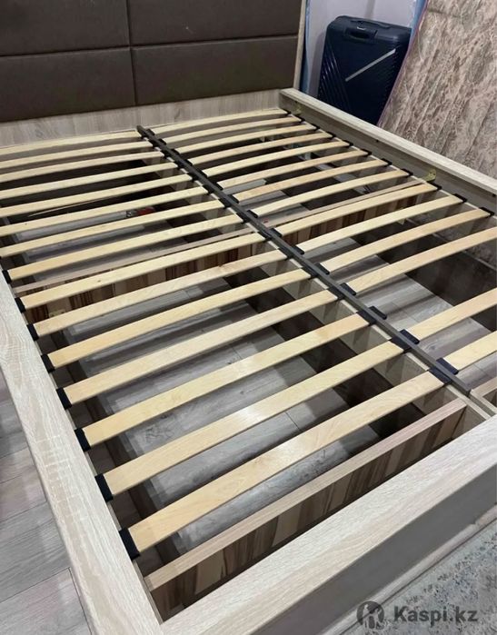 СРОЧНО! Продаю кровать с матрасом