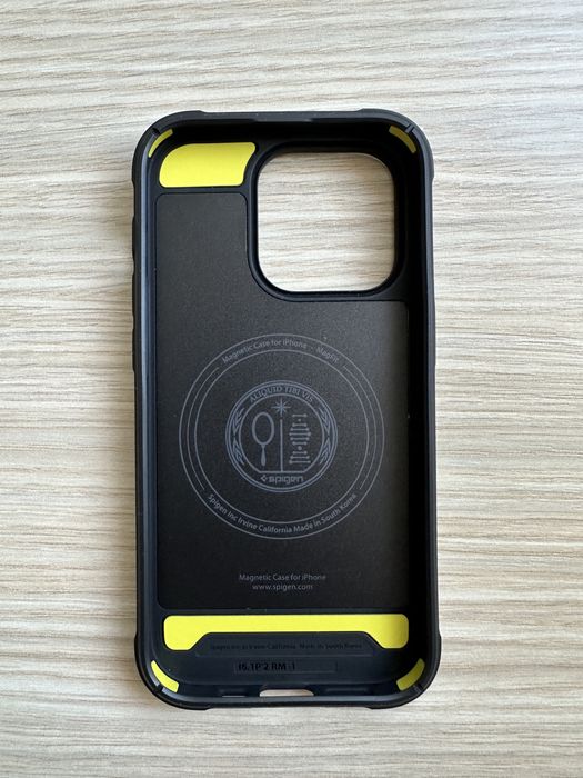 Vand Husa Spigen + Husa Gratis Iphone 14 PRO