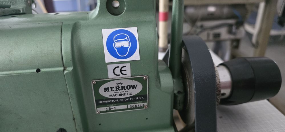 Masina de cusut festonat  industriala MERROW 18-S