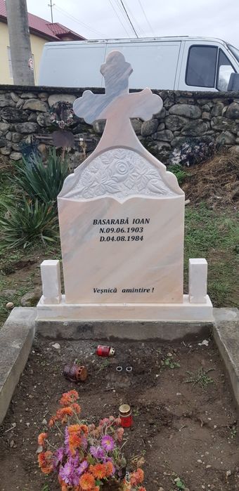 Monumente funerare,cruci de marmură