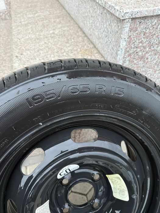 Резервна Гума + Нормална гума с джанта        (чисто нови са и двете)