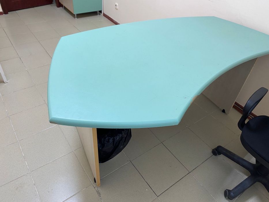 Продам стол офисный 5000.