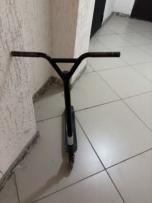 самокат журып тұр