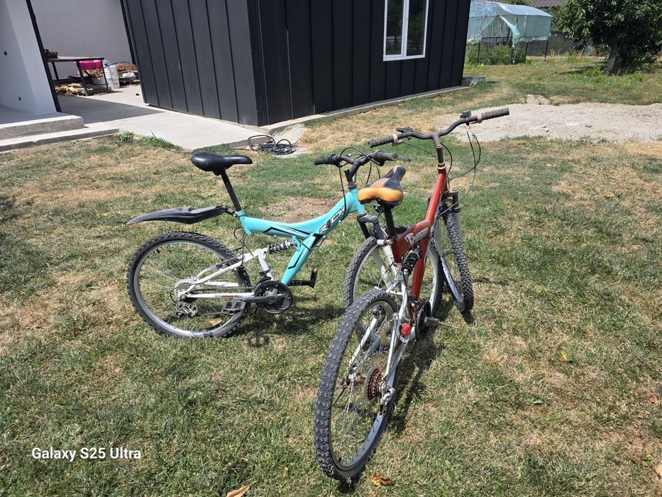 Vând  2 biciclete.