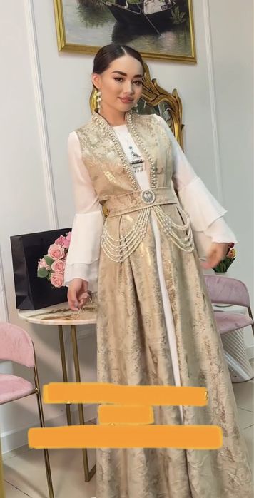 Длинный камзол бежевого цвета без платья