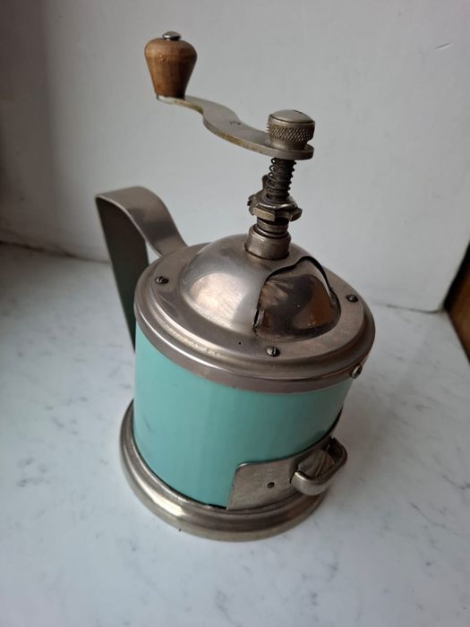 Кофемолка механическая