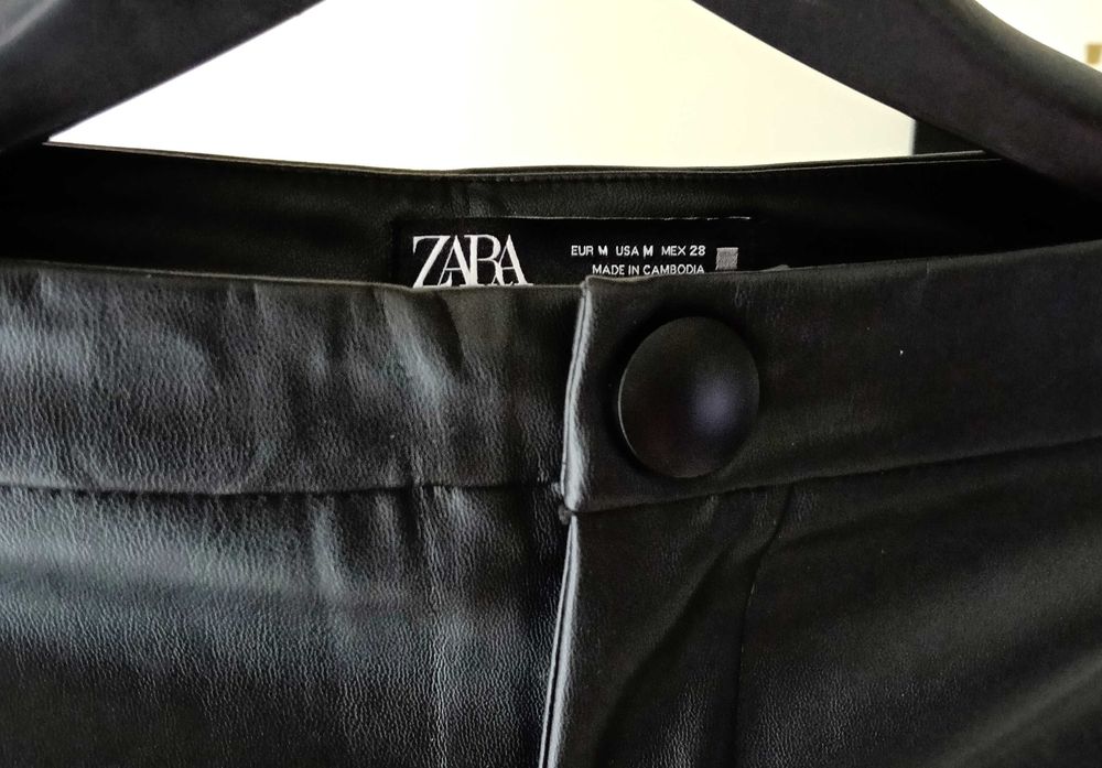 Pantaloni piele ecologica Zara