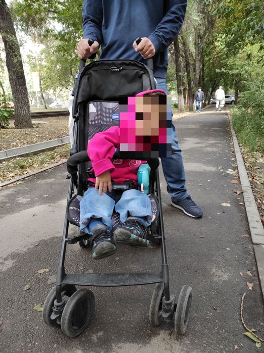 Продам детскую коляску трость Chicco