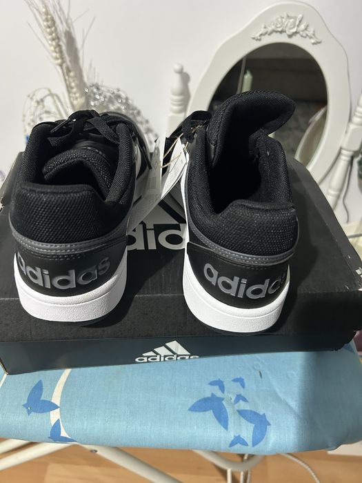 Vand adidasi adidas noi