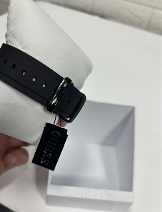 Часовник  GUESS