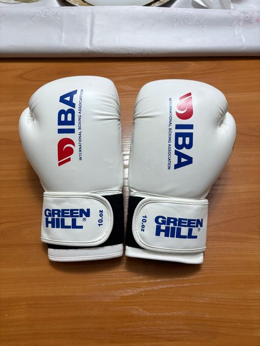 Боксерские перчатки