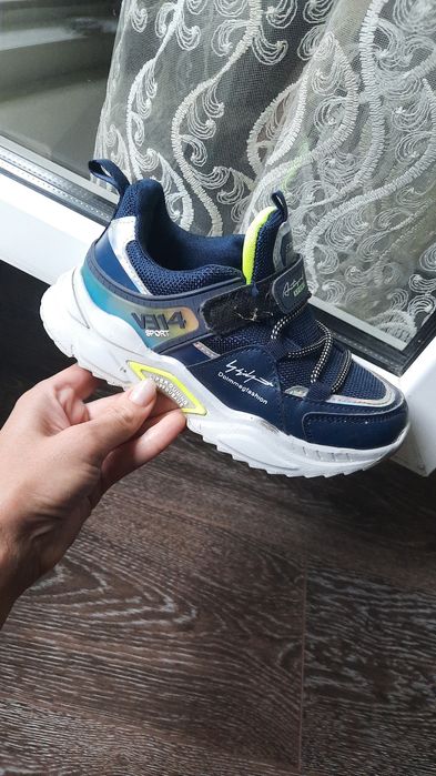 Детские кроссовки