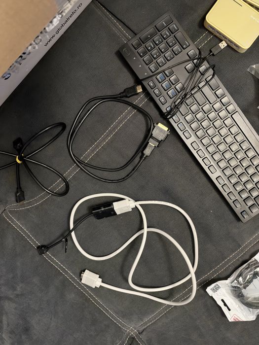 Cutie cu cabluri utp ethernet hdmi vga usb etc