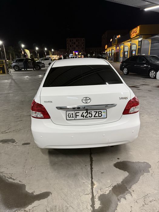Tayota Yaris 2012 sedan