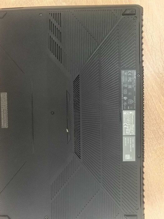 Leptop asus tuf FX505D Ryzen 7 3750H