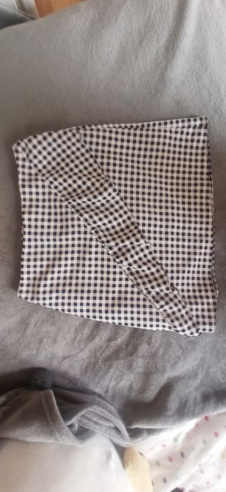 Пола размер S черно бяла