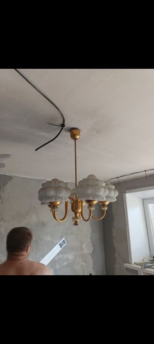 Продам люстру в хорошем состоянии.
