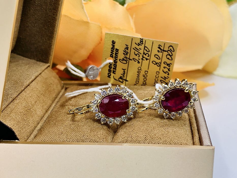Статные золотые серьги с бриллиантами и Рубинами
