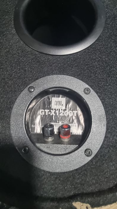 Subwoofer si amplificator JBL