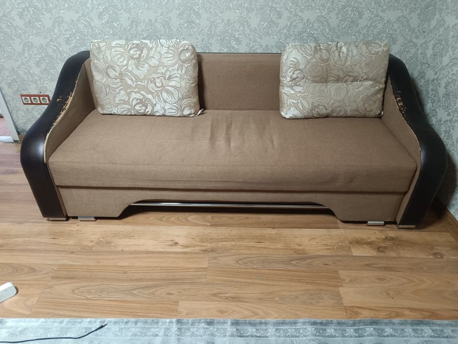 Диван.          .