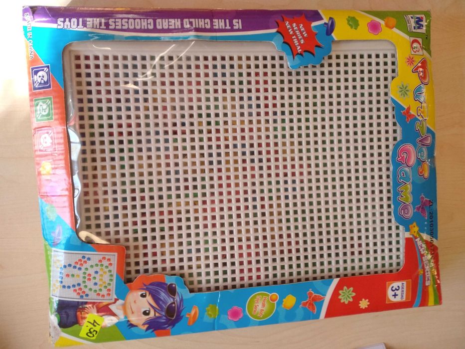 Дъска с цветни фигурки за редене за деца от 3-6 години!!!