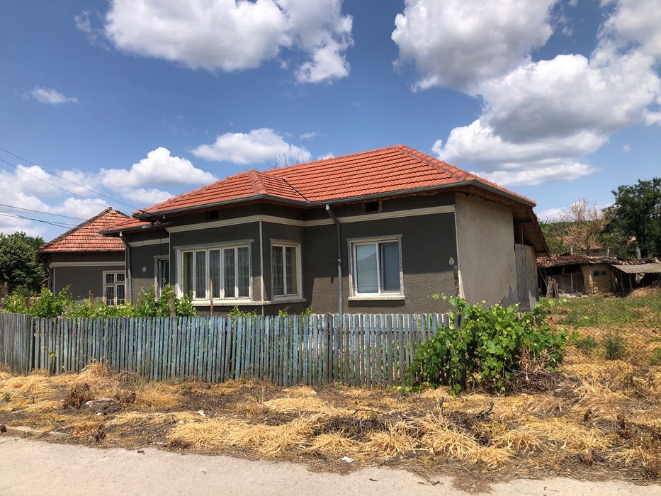 Продава се Къща в с. Добротица, Област Силистра - 200 кв.м за 102 €/кв.м - Снимка #2