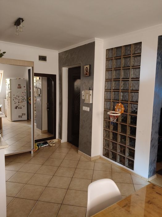 Vând apartament.