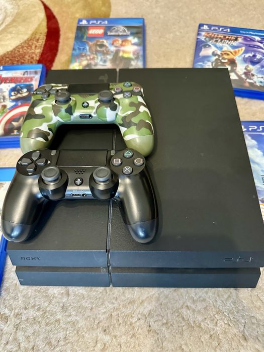 Vând ps 4 cu jocuri si console