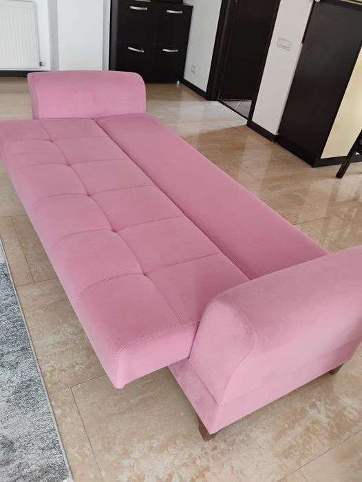 Canapea roz 3 locuri extensibilă – stare foarte bună!