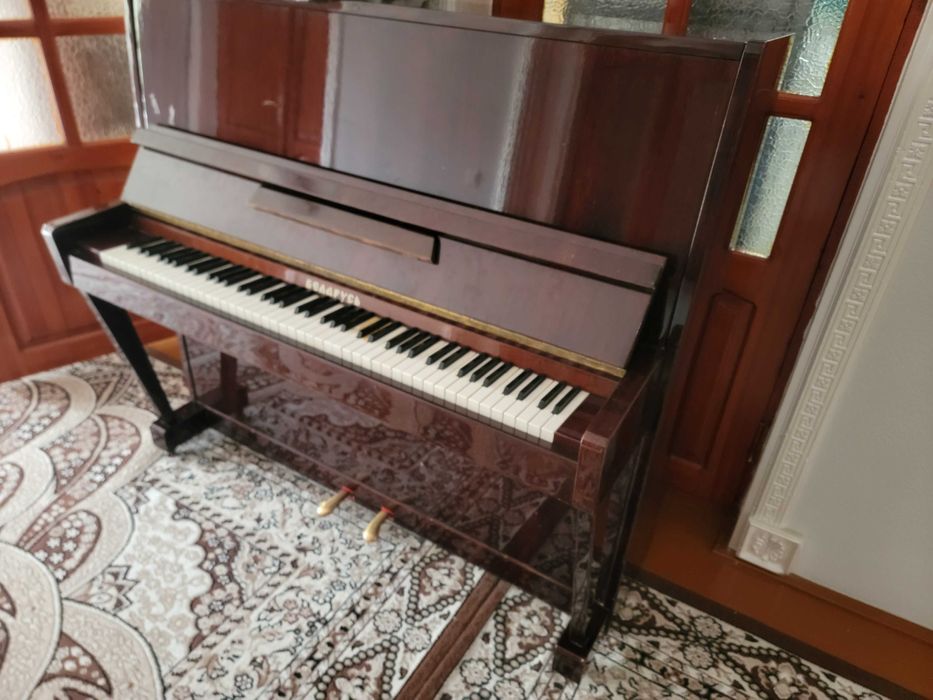 Piano bilarus pianina