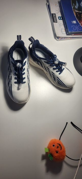 Кроссовки размер 35