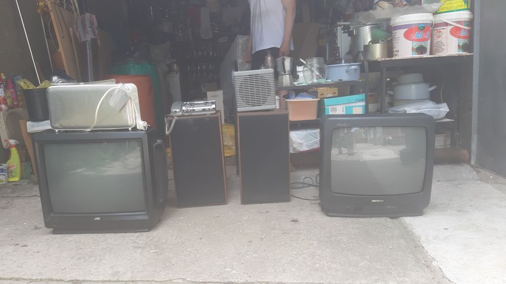 Телевизори два броя.тонколони два броя.  Телефон факс , тостер и др.