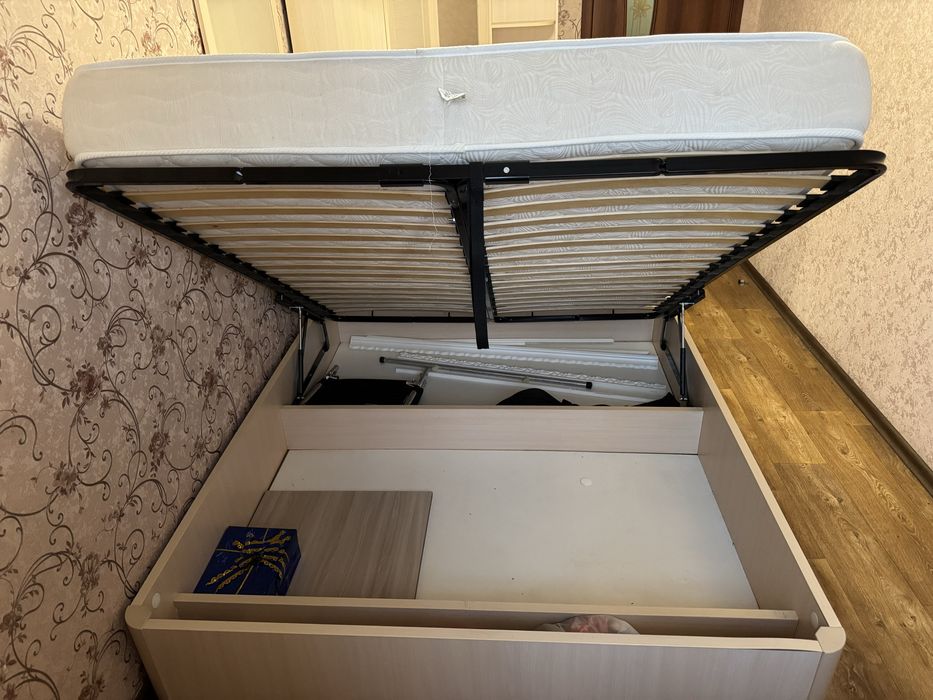 Спальный гарнитур в отличном состоянии