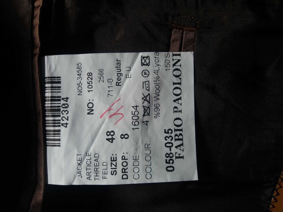 Продам костюм 48 размера