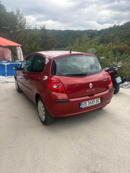 Автомобил Renault Clio 1.2