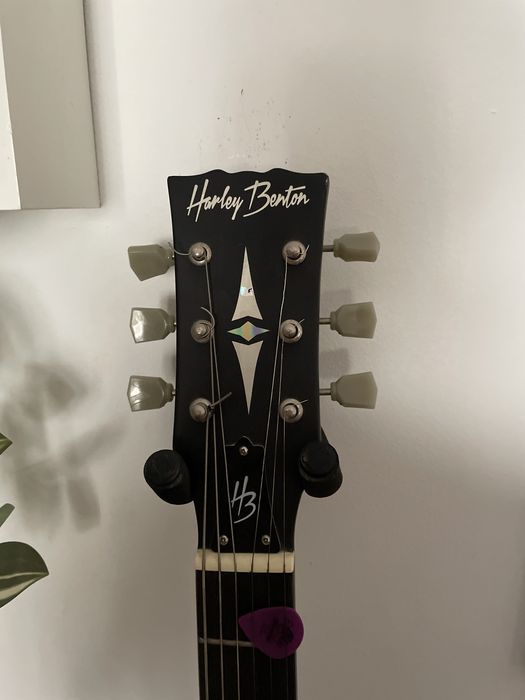 Kit chitara harley benton + amp harley henton + procesor efecte mooer + husa + cablu