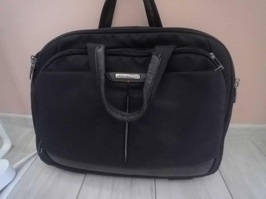 Чанта за лаптоп с много отделения