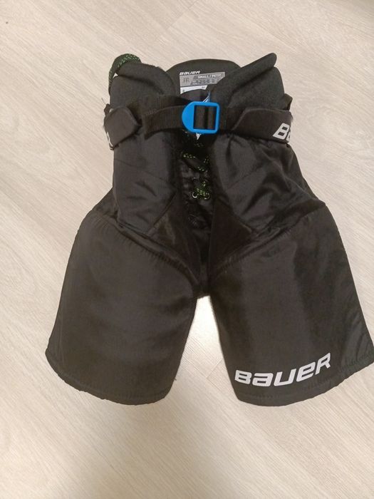 Продам хоккейные шорты бауер. На рост 130-134 см