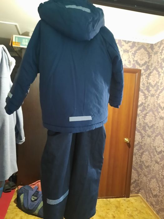 Сатылады детская куртка и комбинезон.