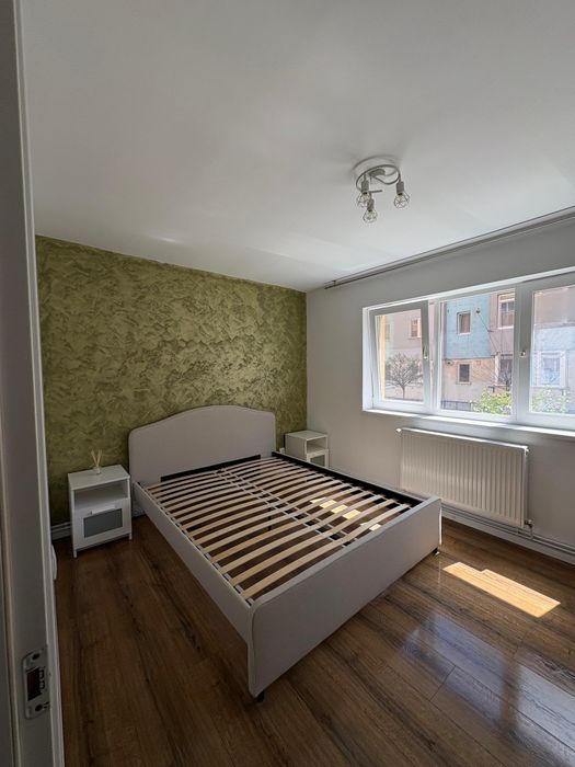 Apartament 3 camere de vanzare str Toamnei