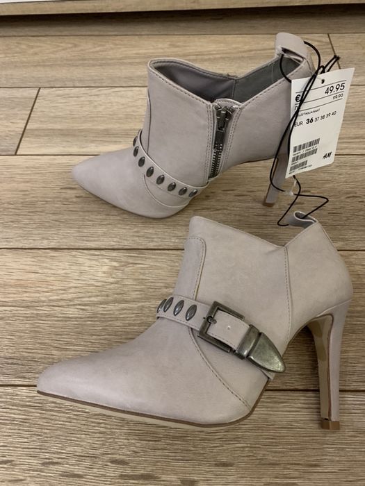 Чисто нови с етикет боти на H&M, бежово-сиво. Ток 9,5 см.